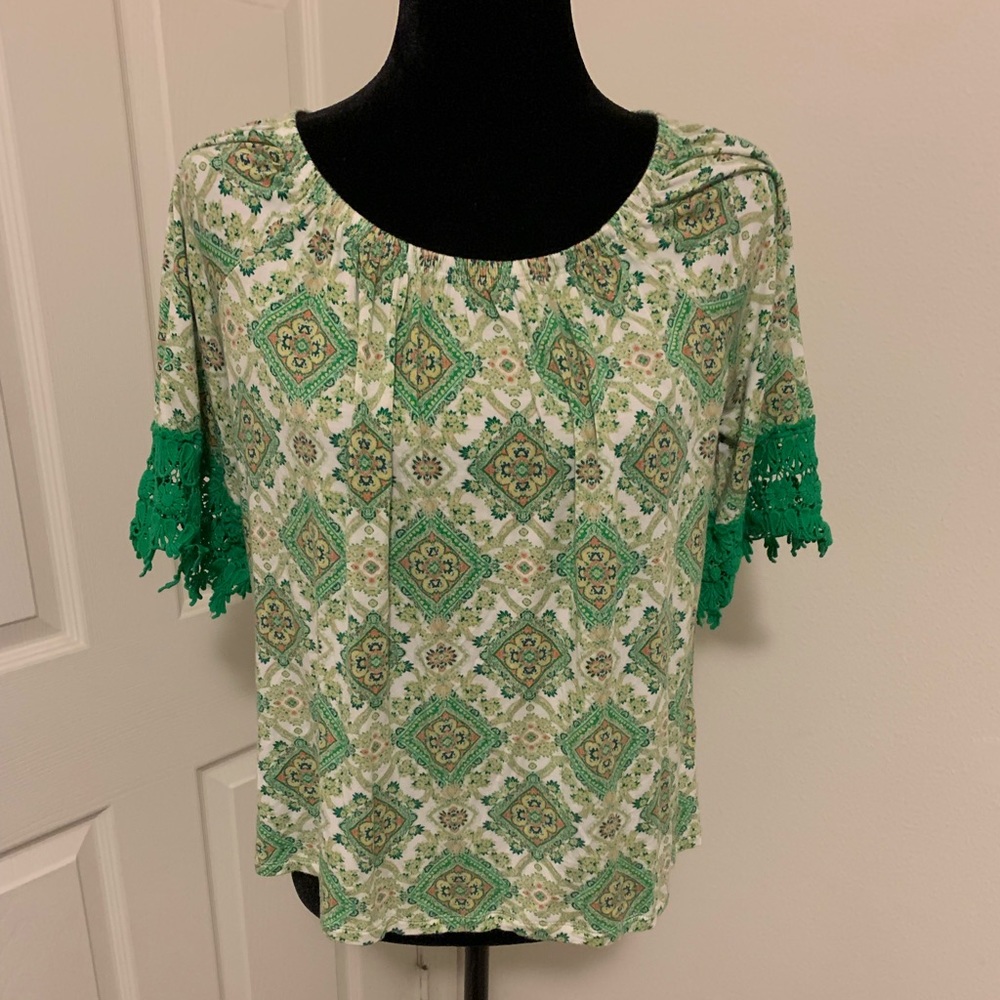 ☀️2 for $22☀️ Knapp Studio green and white top